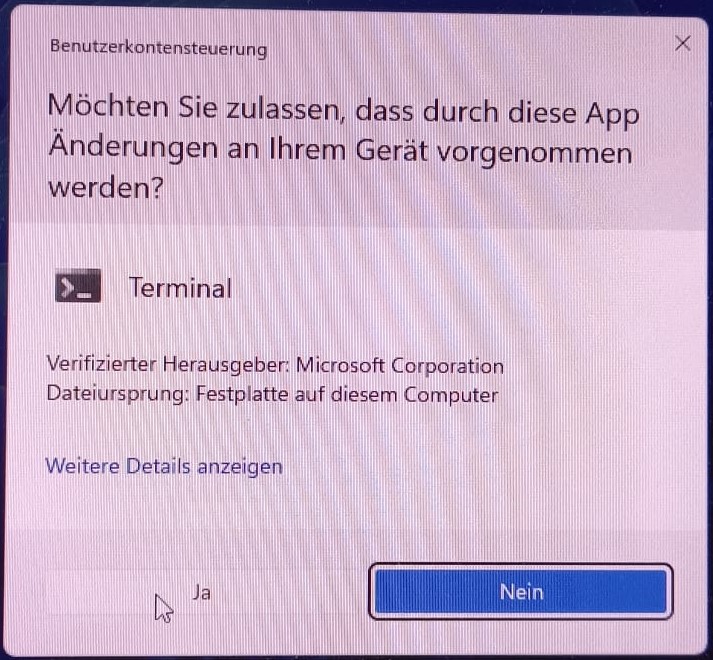 Dialogmenü der Benutzerkontensteuerung. Die Maus zeigt auf den Button "Ja".